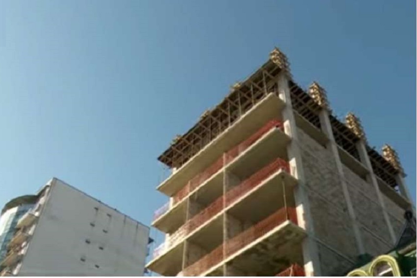 Photo of ბათუმში უნებართვოდ აშენებულ რვასართულიან შენობას ანგრევენ (ვიდეო)
