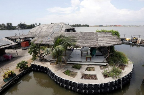 Photo of მდიდრული დასვენება პლასტმასის ბოთლების კუნძულზე