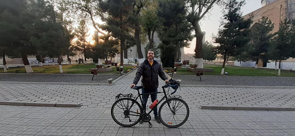 Photo of სინგაპურიდან წამოსულ ბრიტანელ მოგზაურს ველოსიპედი თბილისში მოჰპარეს