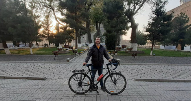 Photo of ბრიტანელ მოგზაურს, რომელსაც თბილისში ველოსიპედი მოჰპარეს, ახალი აჩუქეს