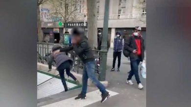 Photo of მამაკაცი, რომელმაც ქალს პარიზის მეტროს კიბეებზე ხელი ჰკრა, საფრანგეთიდან გააძევეს (ვიდეო)