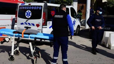 Photo of შოკისმომგვრელი ფოტო და ფაქტი: სასწრაფო დახმარების ბრიგადამ საბერძნეთში შიშველი მოხუცი ქალი ეზოში შლანგით „გარეცხა“