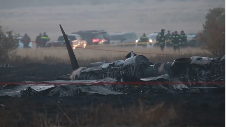 თურქეთის სამხედრო C-130 თვითმფრინავის ნამსხვრევები საქართველოს ტერიტორიაზე, სიღნაღის მუნიციპალიტეტში, მინდორში გაფანტული