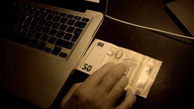 რატომ უჯერებენ ადამიანები თაღლითებს და როგორ დავეხმაროთ მათ, ვინც მახეში გაება